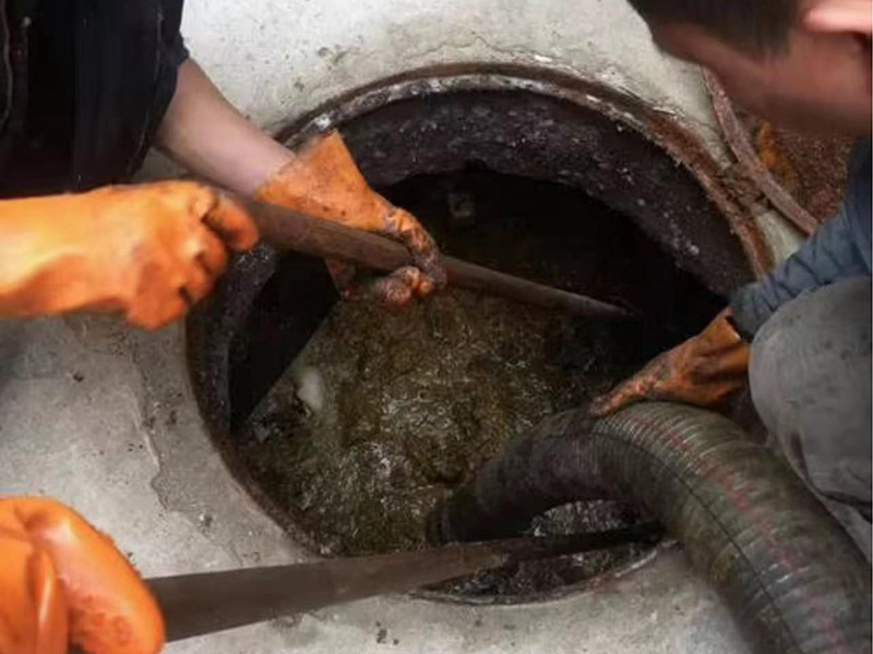 大悟清理化粪池时如何避免沼气的危害?